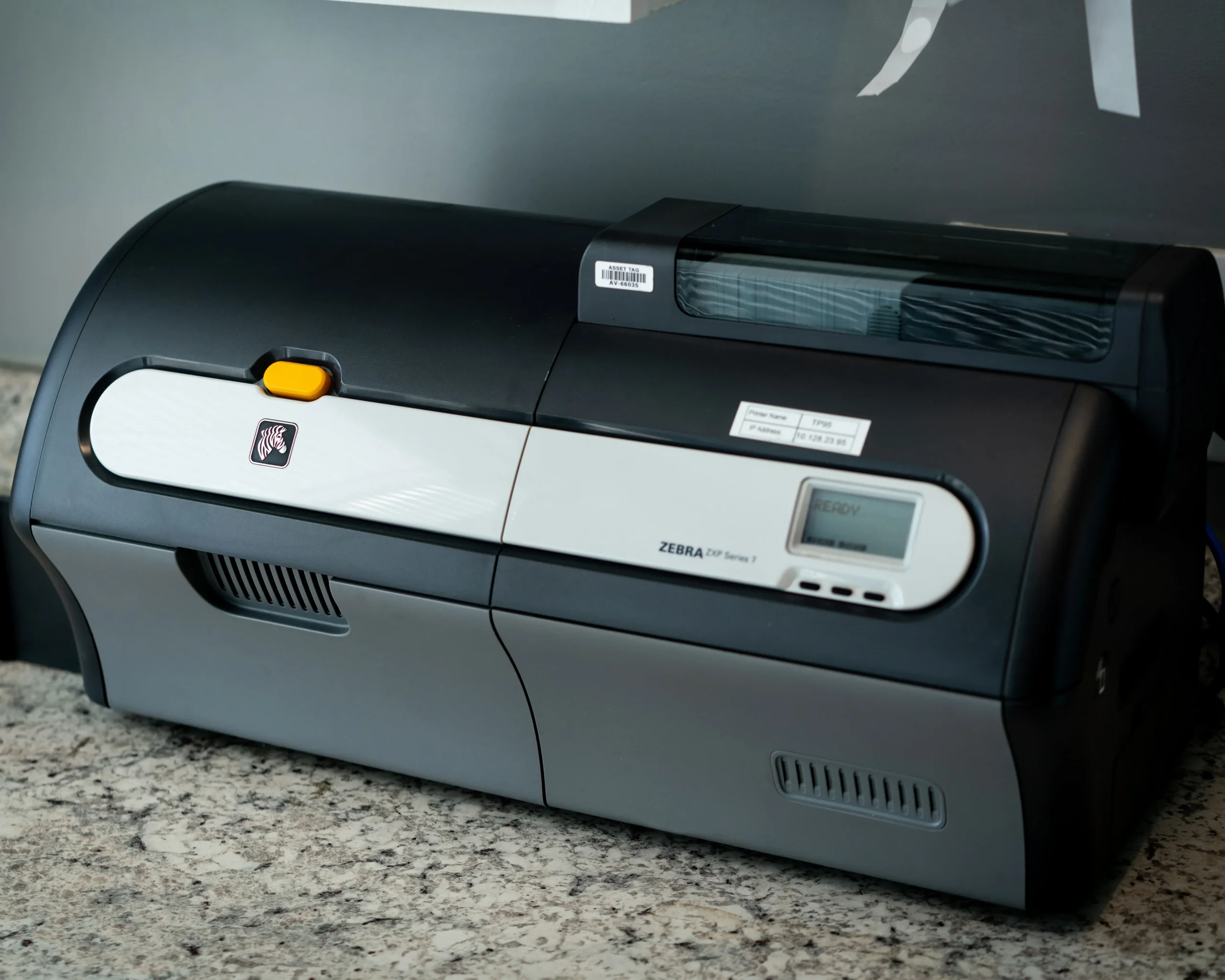 Zebra ZXP Series 7 – Impresora Doble Cara con Laminador Dual y Codificador Magnético, USB y Ethernet 3 Zebra ZXP Series 7 – Impresora Doble Cara con Laminador Dual y Codificador Magnético, USB y Ethernet - Image 3
